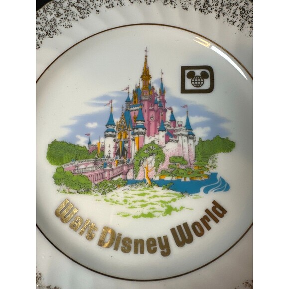 Vintage Walt Disney World 7.5" Castle Plate Japan Gold Trim - Picture 3 of 5